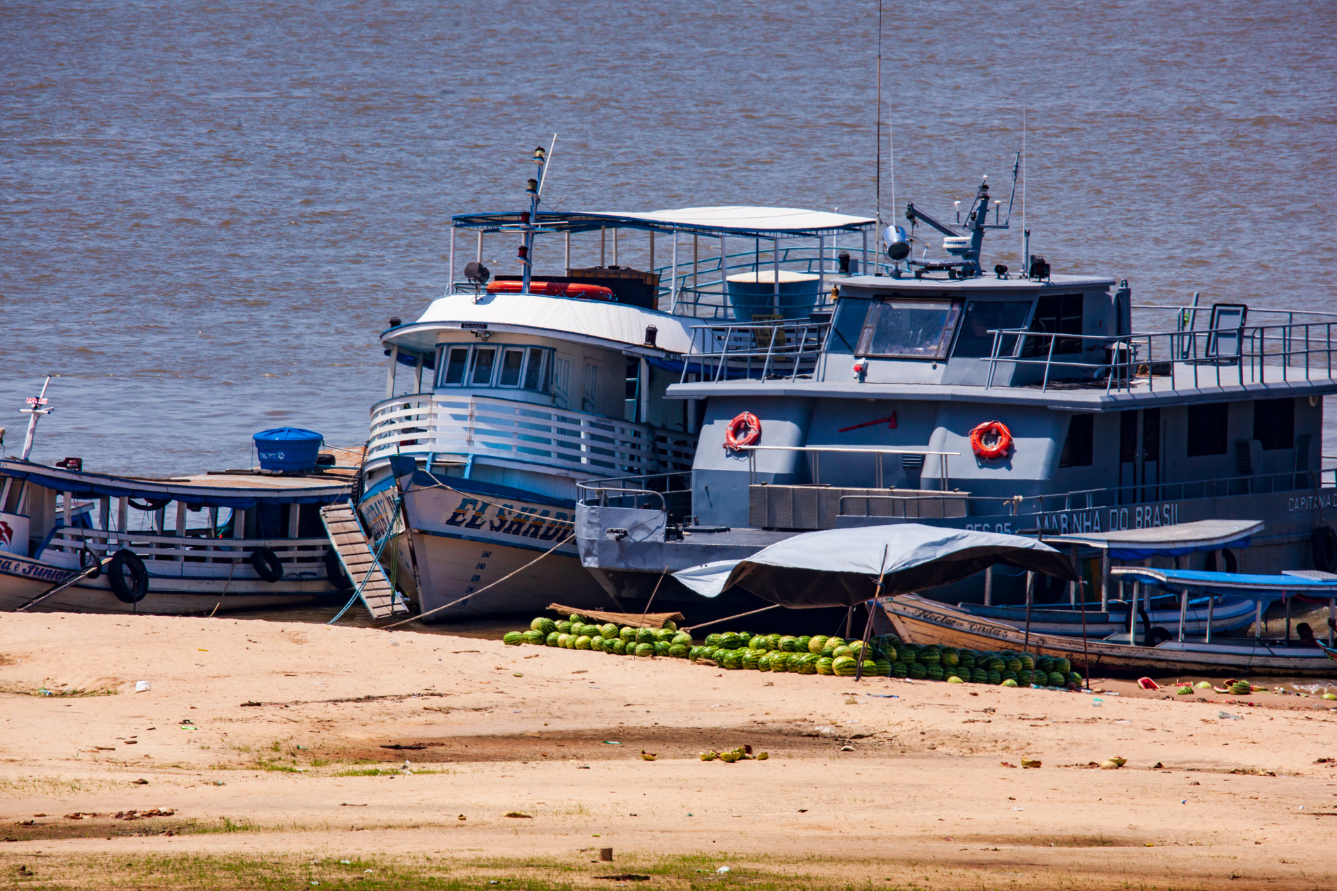 Santarém's Riverside Charm: Boats and Watermelons by the Amazon